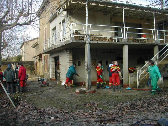 2002 - Inondations - FRANCE – CADEROUSSE (Vaucluse)